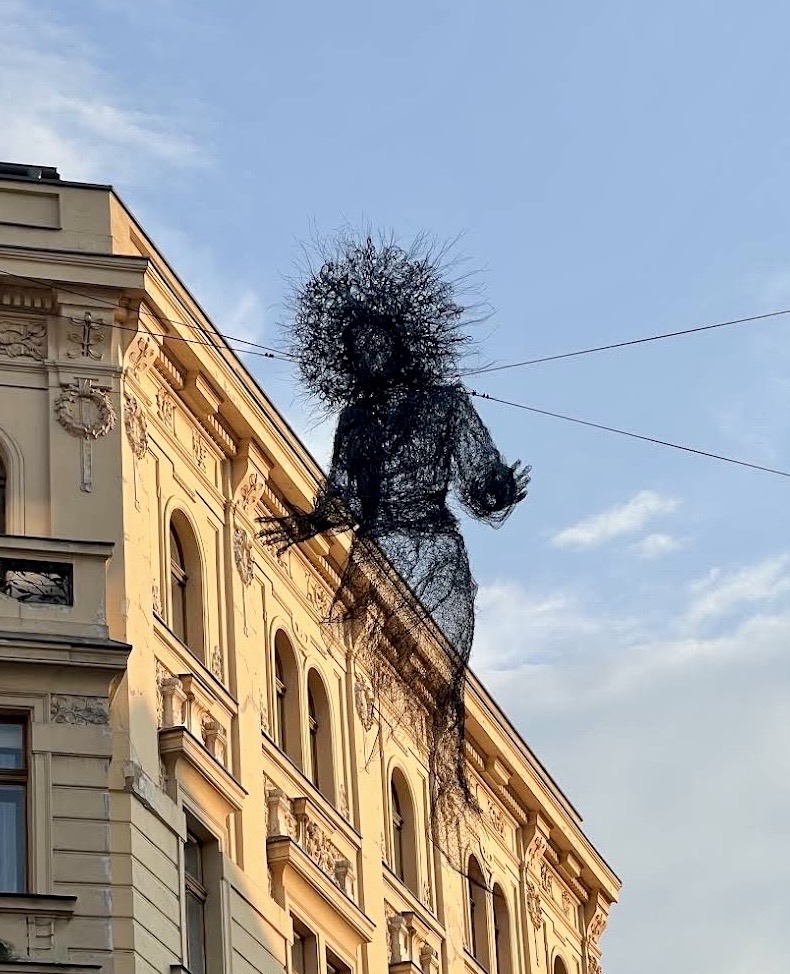 Vinok Sculpture